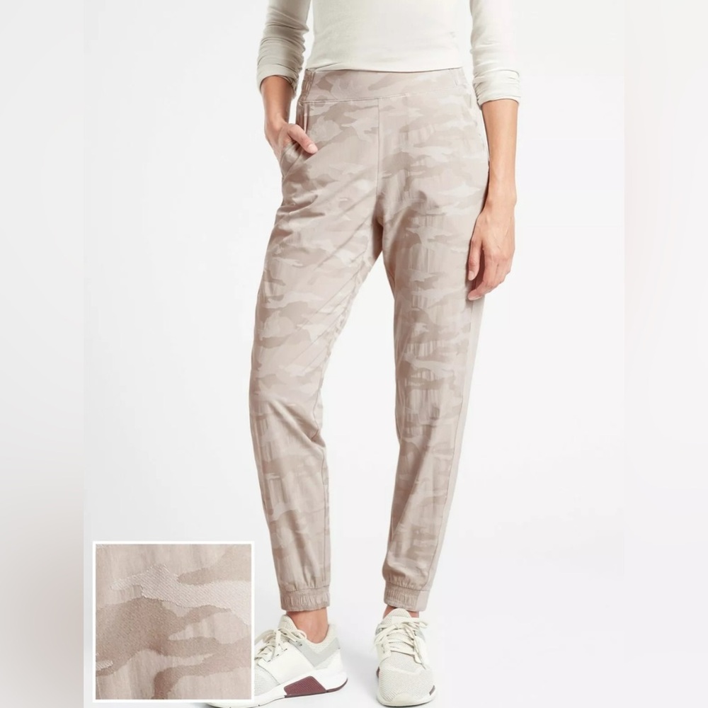 Athleta‎ Brooklyn Camo Jogger Pant Abalone Grey Camo SIZE 8 Women’s